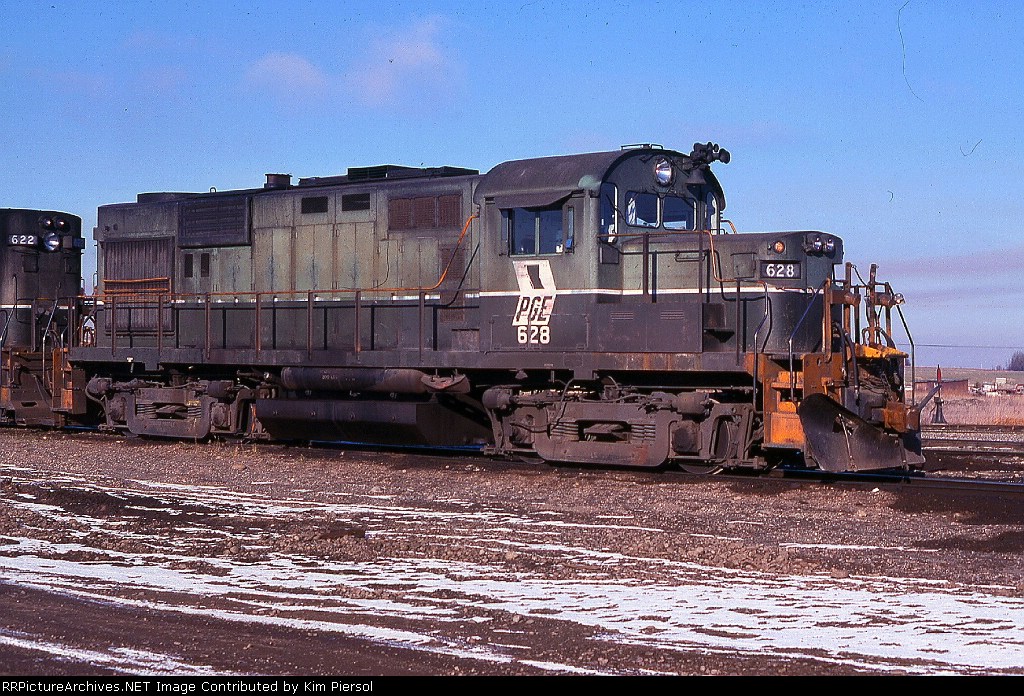 Pacific Great Eastern RS18 #628